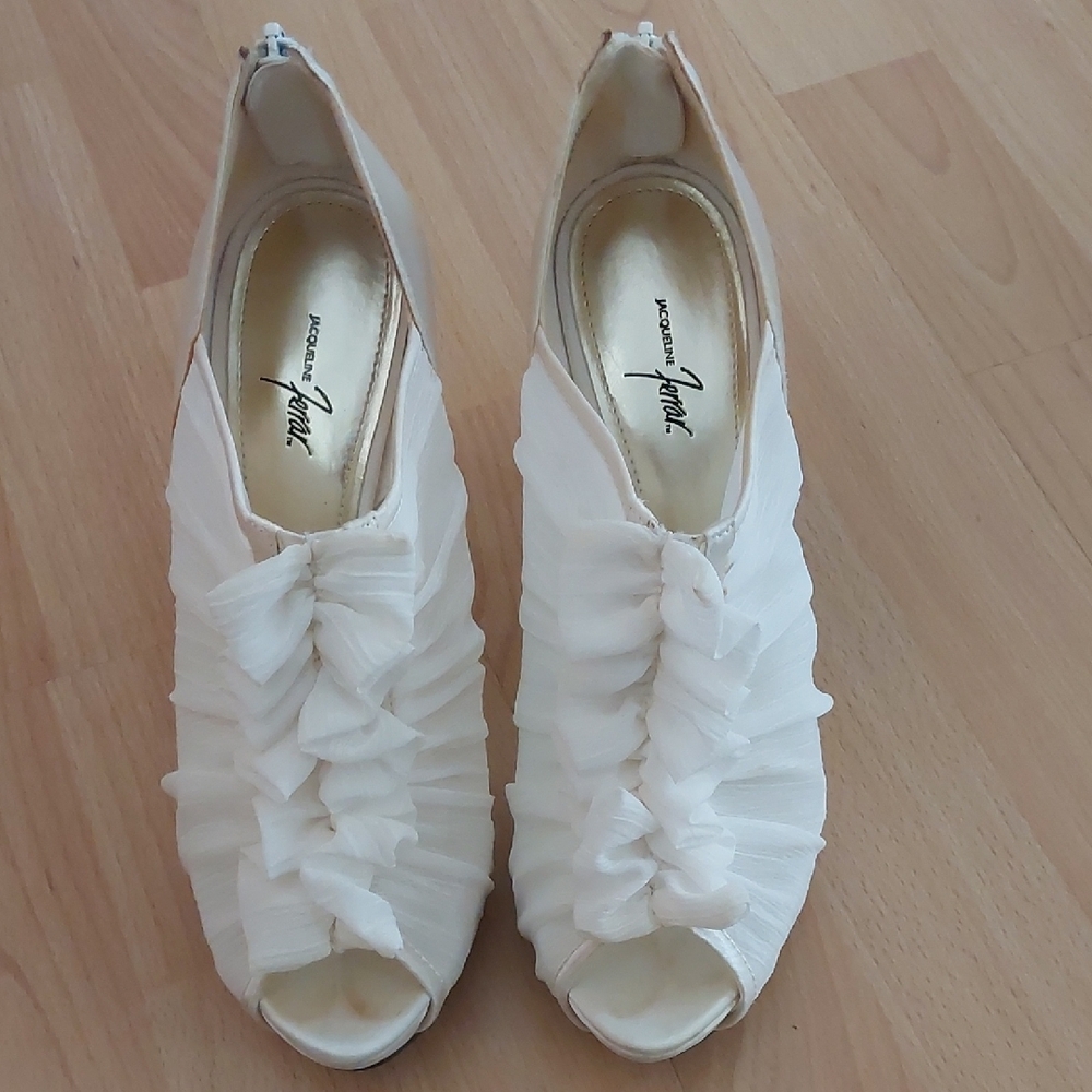 Jacqueline Ferrar White Peep-Toe Heels with Ruched Design
